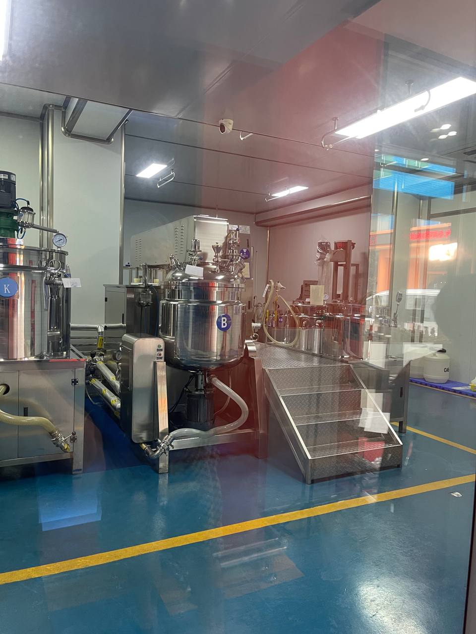 Stainless mixing and processing vessels